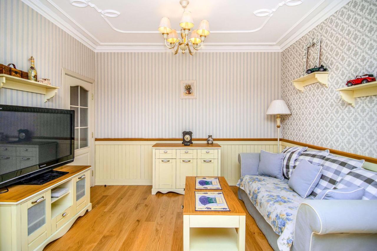 Central Shabby Chic Flat Close To Paid Parking Apartment Varna Exterior photo